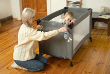 TRAVEL COT WITH BEDSIDE FUNCTION ESTI GRAPHITE