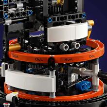 42179 LEGO® Technic Planēta Zeme un Mēness orbītā