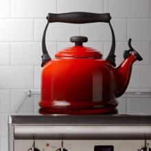 Le Creuset Tējkanna Traditional 2,1L sarkana